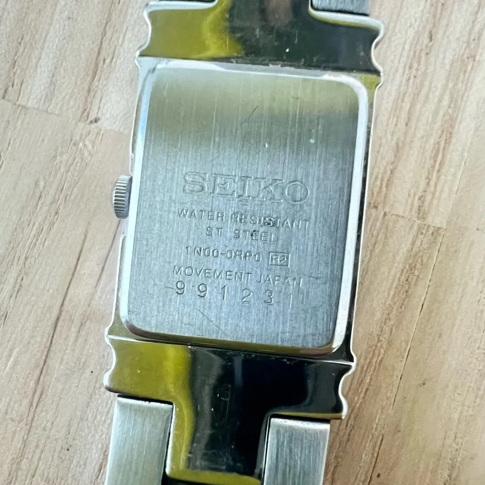 Seiko ladies rectangular blue dial silver tone dress bracelet watch NEW BATTERY